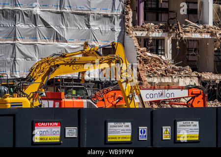 Cantillon - Cantillon Ltd ist ein in London ansässiges Demolition Company - Zeichen außerhalb der Baustelle während der Abbruch der Phase. Stockfoto