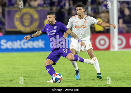 August 23, 2019, Orlando, Florida, USA: Orlando Stadt vorwärts DOM DWYER (14) Macht einen Durchgang in der MLS Spiel an exploria Stadion in Orlando, Florida. (Bild: © Cory Knowlton/ZUMA Draht) Stockfoto