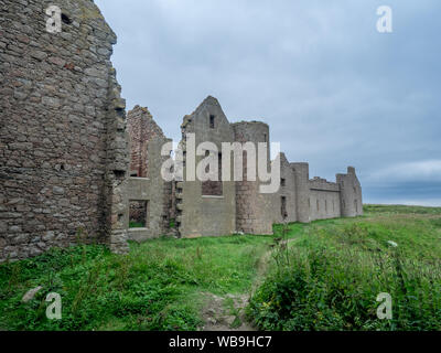 Neue Slains Castle am 25. Juli 2017 in Aberdeenshire, Schottland. Neue Slains Castle ist sagte Bram Stoker Dracula inspiriert zu haben zu schreiben. Stockfoto