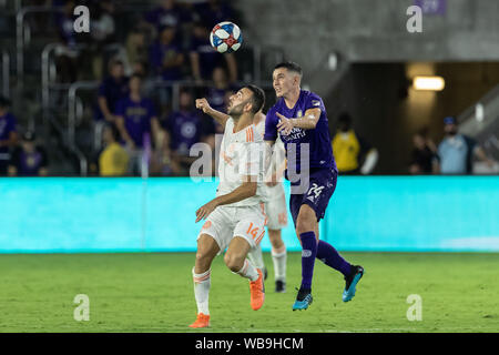 August 23, 2019, Orlando, Florida, USA: Atlanta Vereinigten Mittelfeldspieler JUSTIN MERAM (14) Erhält eine Überschrift gegen Orlando Stadt defensemen Kyle Smith (24) Während die MLS-Spiel an exploria Stadion in Orlando, Florida. (Bild: © Cory Knowlton/ZUMA Draht) Stockfoto