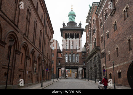 Alte Brauerei Carlsberg in Kopenhagen, Dänemark, mit berühmten Elefanten Stockfoto