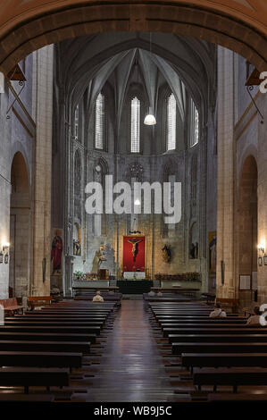 Innenansicht der Kirche von San Pablo mit einer Schnitzerei des gekreuzigten Jesus, mehrfarbigem Holz Skulptur von Juan de Juni (1572) in der Stadt Valladolid, Spa Stockfoto