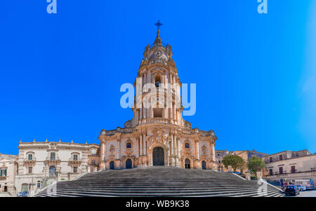 Modica, Sizilien, Italien: Scenic Eingangstreppe und Fassade der Kathedrale von San Giorgio Stockfoto