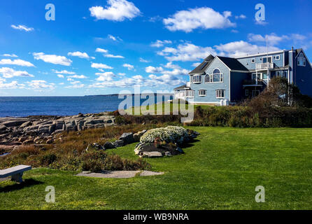 York, ME/USA - 18.Oktober 2018: Schöne Aussicht aus Sohier Park in Cape Neddick, York, Maine, in einem sehr windigen Herbst morgen. In der Nähe von Cape Neddick Light. Stockfoto