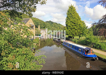 Narrowboats auf Rochdale Canal, Hebden Bridge Stockfoto