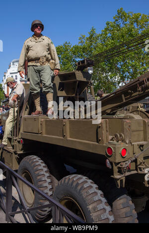 75. Jahrestag der Befreiung von Paris Parade von Vintage Militärfahrzeuge in Hommage an Leclerc und seine Männer, die am 25. August 1944 eingetragen Stockfoto