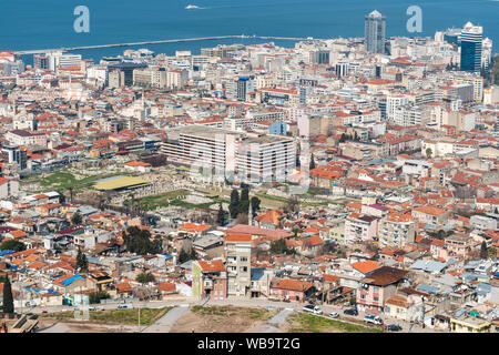 Izmir, Türkei - März 3, 2019. Blick über Agora Ruinen und Kemeralti Viertel von Izmir, Türkei. Stockfoto