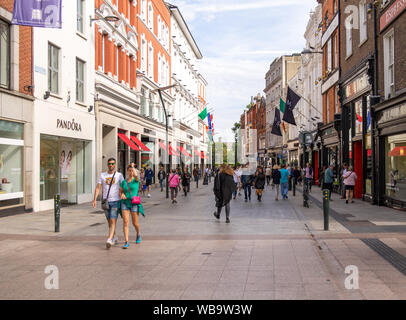 Käufer in der Grafton Street in Dublin Irland Stockfoto