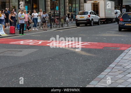 Ein Bus Gate, die es ab dem 2. September 2019 wird auf der Union Street an der Gordon Street im Stadtzentrum von Glasgow installiert Stockfoto