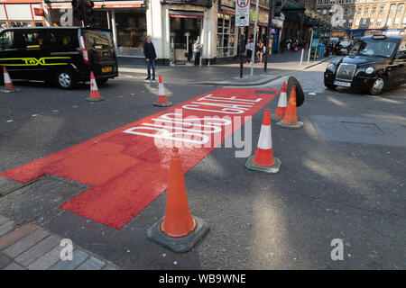 Ein Bus Gate, die es ab dem 2. September 2019 wird auf der Union Street an der Gordon Street im Stadtzentrum von Glasgow installiert Stockfoto