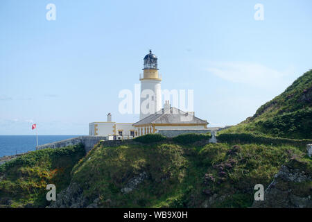 Douglas Head Lighthouse und Ferienhäuser, Insel Man. Die Cottages sind mietbar als Ferienwohnungen Stockfoto