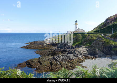 Douglas Head Lighthouse und Ferienhäuser, Insel Man. Die Cottages sind mietbar als Ferienwohnungen Stockfoto