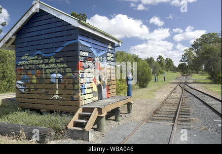 Amamoor Bahnhof, einer der Stationen für das Valley Rattler, ein 1920er Heritage Dampf trainthat Touristen bietet die Chance, eine von Reisen Stockfoto