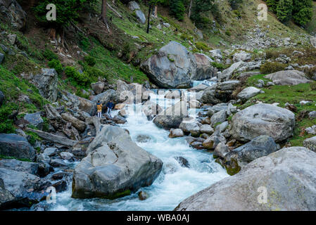 Schöne Szenen erlebt während der Wanderung zu den Hamta Pass Wanderung im Himalaya reicht - Stockfoto