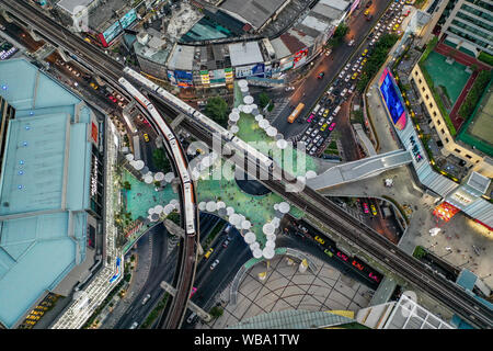 MBK Skywalk Blick von oben in Bangkok, Thailand Stockfoto