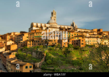 Panorama der toskanischen Stadt Landschaft. Stadt Siena, Region Toskana, Italien. Stockfoto