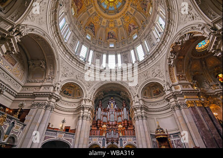 Berlin, Deutschland - 4. Mai 2019 - Das Innere der Berliner Dom auf der Museumsinsel im Bezirk Mitte von Berlin, Deutschland. Stockfoto