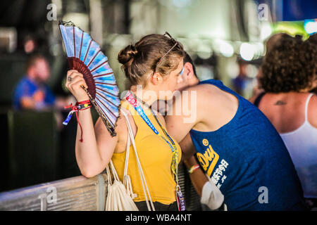 Budapest, Ungarn. 10 Aug, 2019. Menschen, Portraits, Crownd, Sonnenuntergang vom Sziget Festival 2019 (Foto von Luigi Rizzo/Pacific Press) Quelle: Pacific Press Agency/Alamy leben Nachrichten Stockfoto