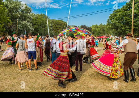 Budapest, Ungarn. 10 Aug, 2019. Die Masse während des Sziget Festival. Das Sziget Festival ist eines der größten Musik- und Kulturfestivals in Europa. Es ist jeden August im Norden von Budapest statt. (Foto von Luigi Rizzo/Pacific Press) Quelle: Pacific Press Agency/Alamy leben Nachrichten Stockfoto