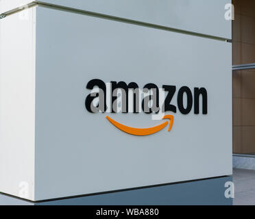 Amazon Schild in der Nähe des Eingang ins Silicon Valley Campus von einem amerikanischen multinationalen Unternehmen, in Seattle, Washington Stockfoto