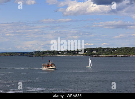 Portland, Maine - August 10, 2019: Blick auf Danforth Cove und Boote von Fort Williams Park in Portland, Main Stockfoto