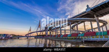 Bhumibol Brücke Blick bei Sonnenuntergang in Bangkok, Thailand Stockfoto