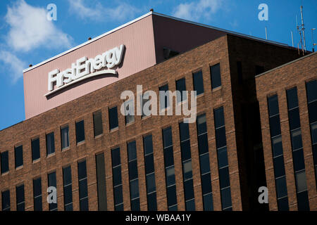 Ein logo Zeichen außerhalb des Hauptsitzes der FirstEnergy in Akron, Ohio am 10 August, 2019. Stockfoto