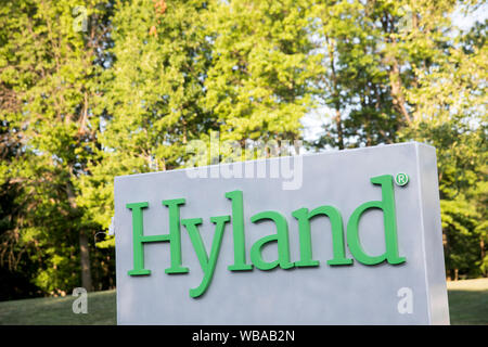 Ein logo Zeichen außerhalb des Hauptquartiers von Hyland Software in Westlake, Ohio am 11. August 2019. Stockfoto