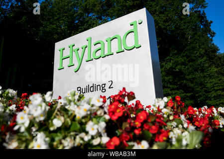 Ein logo Zeichen außerhalb des Hauptquartiers von Hyland Software in Westlake, Ohio am 11. August 2019. Stockfoto