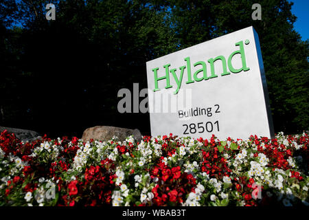 Ein logo Zeichen außerhalb des Hauptquartiers von Hyland Software in Westlake, Ohio am 11. August 2019. Stockfoto