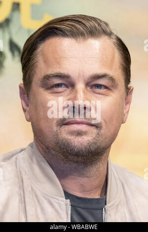 Tokio, Japan. 26 Aug, 2019. Us-Schauspieler Leonardo DiCaprio besucht eine Pressekonferenz für den Film Once Upon a Time in Hollywood in der Innenstadt von Tokio. DiCaprio, Regisseur Quentin Tarantino und Produzent Shannon McIntosh kam in Japan der Film, der japanischen Theater am 30. August Hits zu fördern. Credit: Rodrigo Reyes Marin/ZUMA Draht/Alamy leben Nachrichten Stockfoto