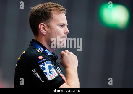 Ludwigshafen, Deutschland. 25 Aug, 2019. Handball: Bundesliga, Sterben Eulen Ludwigshafen - Rhein-Neckar-Löwen, 1.Spieltag, in der Friedrich-Ebert-Halle. Kristjan Andresson, Trainer der Rhein-Neckar Löwen, befindet sich auf der Seitenlinie. Foto: Uwe Anspach/dpa/Alamy leben Nachrichten Stockfoto