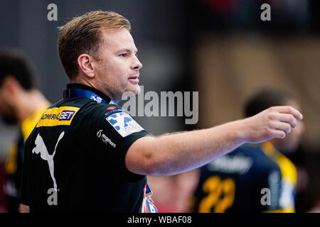 Ludwigshafen, Deutschland. 25 Aug, 2019. Handball: Bundesliga, Sterben Eulen Ludwigshafen - Rhein-Neckar-Löwen, 1.Spieltag, in der Friedrich-Ebert-Halle. Kristjan Andresson, Trainer der Rhein-Neckar Löwen, gestikulierte. Foto: Uwe Anspach/dpa/Alamy leben Nachrichten Stockfoto