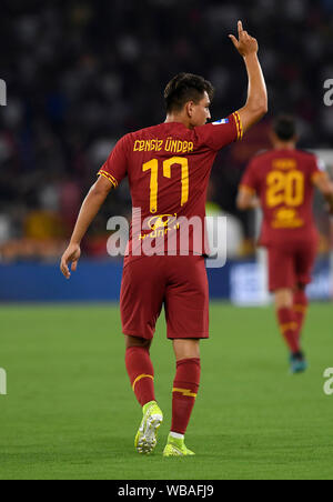 Rom, Italien. 25 Aug, 2019. Roma's Cengiz Unter feiert sein Ziel während einer Serie ein Fußballspiel zwischen Roma und Genua in Rom, Italien, 12.08.25, 2019. Credit: Alberto Lingria/Xinhua Stockfoto