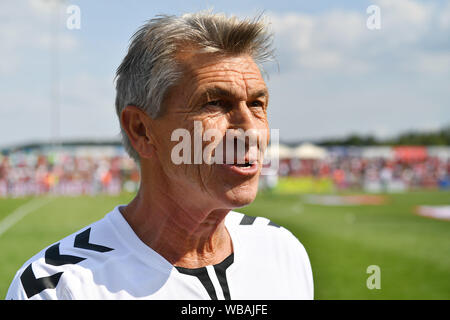 Klaus Augenthaler (ex-Fußball-Profi, Fußball-Trainer), single Foto, eins-zu-eins Schnitt, Porträt, Porträt, Porträt. Fußball Dream Match, Vilshofen Rot Weiss-FC Bayern München 1-13, am 25.08.2019, KLAUS AUGENTHALER STADION Vilshofen. DFL BESTIMMUNGEN VERBIETEN DIE VERWENDUNG DER FOTOGRAFIE ALS BILD-SEQUENZEN UND/ODER QUASI-VIDEO. | Verwendung weltweit Stockfoto