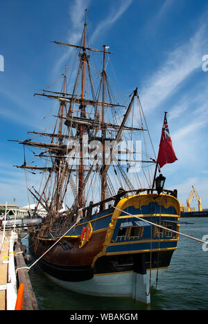 HMB Endeavour auf dem Display während eines seiner Besuche im Namen des Western Australian Maritime Museum. Victoria Quay, Fremantle, Western Australia Stockfoto