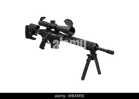 Modernes Scharfschützengewehr auf weißem Hintergrund. Waffe für das Feuern auf lange Distanzen. Stockfoto