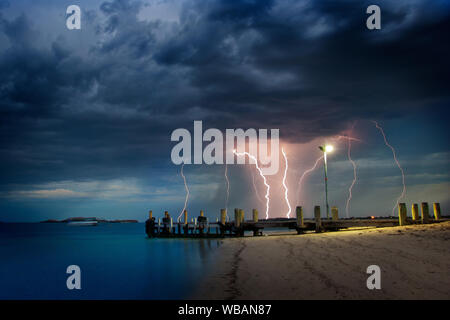 Blitz. Mersey Point Jetty, Rockingham Western Australia Stockfoto