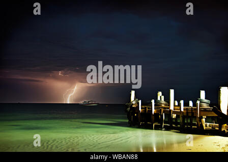 Blitz. Mersey Point Jetty, Rockingham Western Australia Stockfoto