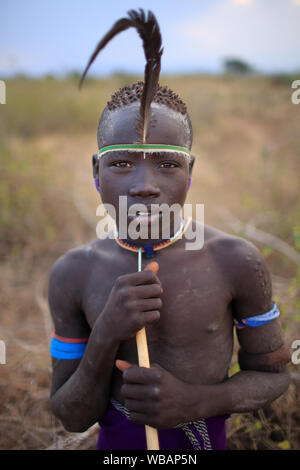 Mursi tribal Junge in den Mago Nationalpark, untere Omo Valley, Äthiopien Stockfoto