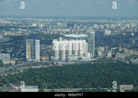 Moskau, Russland. 23 Aug, 2019. Blick über die Stadt Moskau aus dem Panorama Plattform Im Federation Tower, die die Besucher auf dem 89. Stock von 95 Etagen einen 360°-Panoramablick über die russische Hauptstadt bietet. Rund 500.000 Menschen haben in den 374 Meter hohen Turm - das erste Jahr seit der Plattform eröffnet wurde. Nach dem Chinesisch, Deutsche Touristen sind auf dem zweiten Platz unter den ausländischen Besuchern. Credit: Ulf Mauder/dpa/Alamy leben Nachrichten Stockfoto