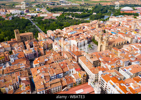 Blick von der Drohne von Logrono City, mit Landschaft und Gebäude, Spanien Stockfoto