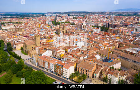 Luftaufnahme von Logrono Stadt mit Gebäuden und Landschaft, Spanien Stockfoto