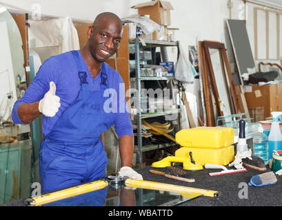 Arbeiter im Blaumann Stock-Foto