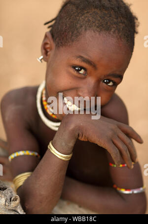 Schöne Hamer tribal Mädchen an einen Stier springen Zeremonie im unteren Omo Valley, Äthiopien Stockfoto