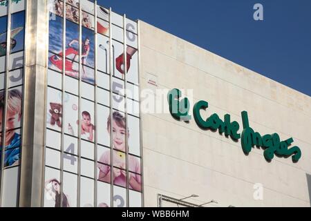 VALENCIA, Spanien - 9. Oktober: El Corte Ingles am 9. Oktober 2010 in Valencia, Spanien. El Corte Ingles ist das größte Kaufhaus g Stockfoto