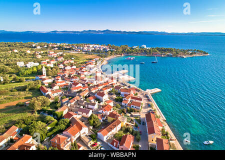 Petrcane Reiseziel Küste Luftbild, Dalmatien Region von Kroatien Stockfoto