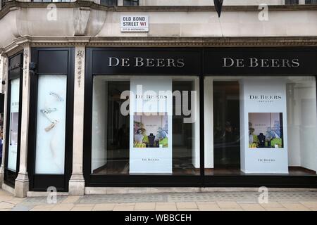 LONDON, Großbritannien - 9. JULI 2016: De Beers schmuck shop im Old Bond Street in London. Bond Street ist eine große Einkaufsstraße im West End von London. Stockfoto