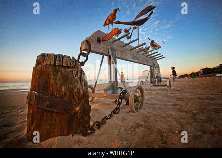 Castaways Skulptur Awards 2012, eine jährliche Ausstellung am Strand, Skulpturen aus rezyklierten Materialien geschaffen werden, damit die Betonung der n Stockfoto