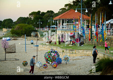 Castaways Skulptur Awards 2012, eine jährliche Ausstellung am Strand, Skulpturen aus rezyklierten Materialien geschaffen werden, damit die Betonung der n Stockfoto